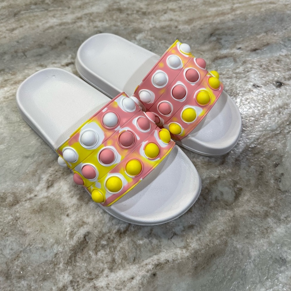 Girls/Kids Pop slides Sandals for beach or shower. New. Kid’s size 32 (1.5 US)